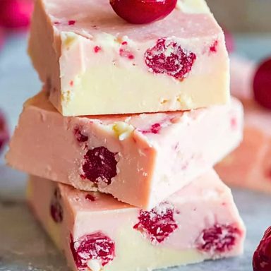 Strawberry Oreo Cheesecake Cup - Cook Craze